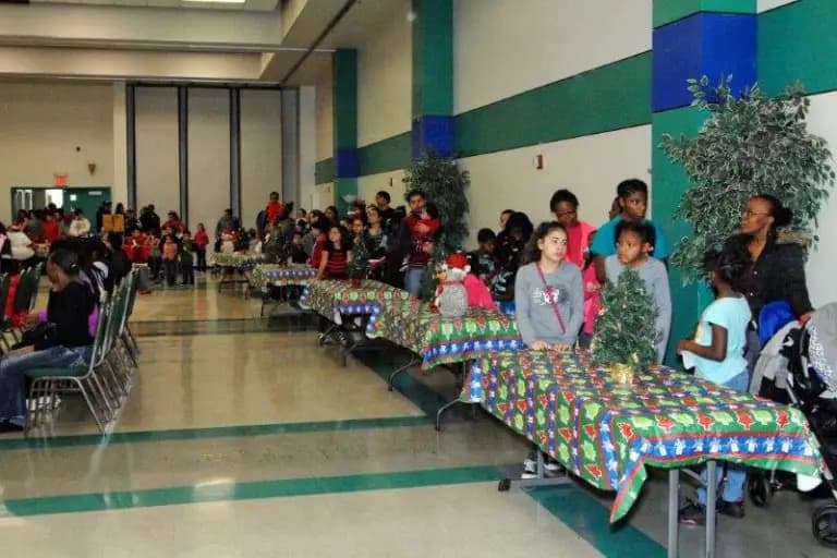 Santa Community Project, 2005 — photo 10