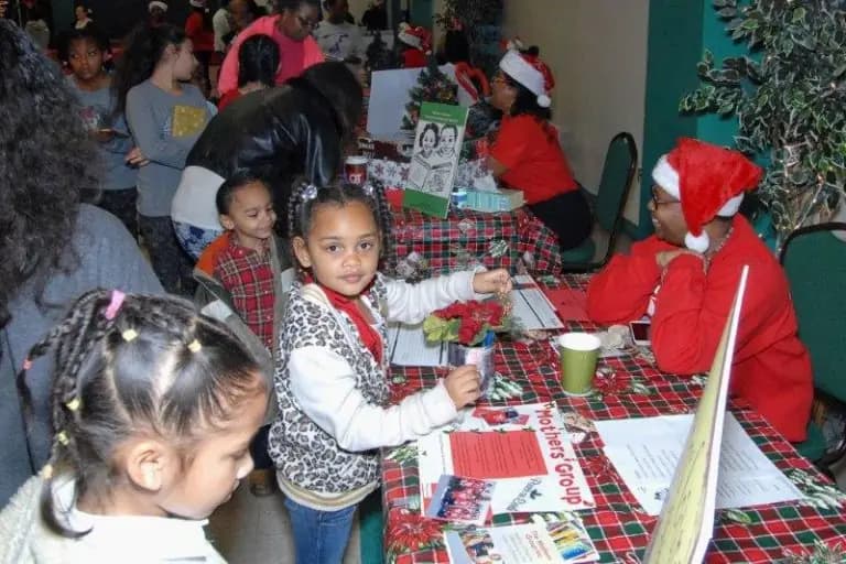 Santa Community Project, 2005 — photo 15