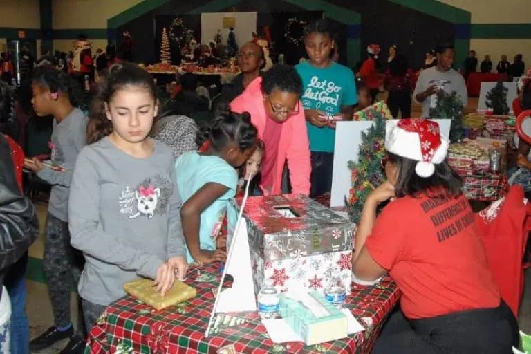 Santa Community Project, 2005 — photo 16