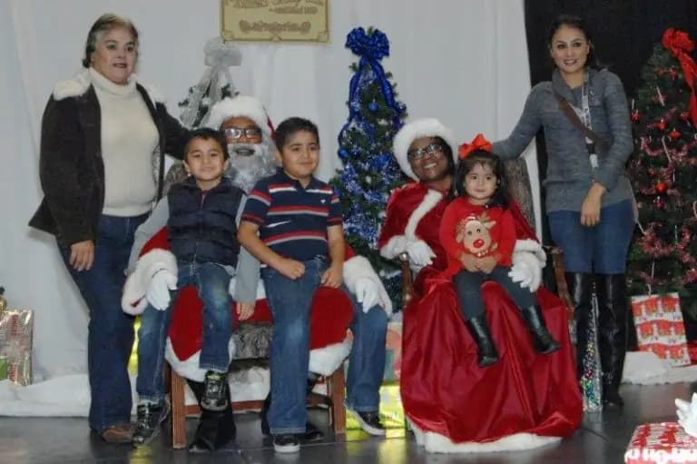 Santa Community Project, 2005 — photo 24